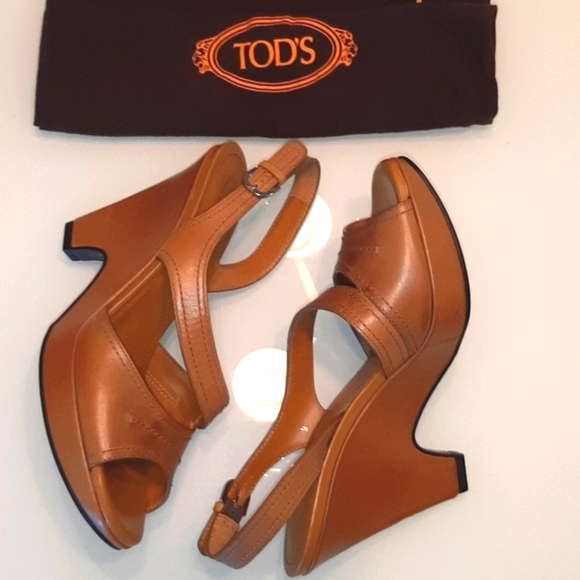NWOT Tods tan/caramel leather wedges - Picture 6 of 10